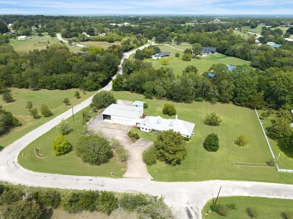 8225 Clarann Ln, Chappell Hill, TX 77426