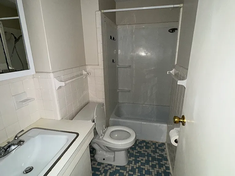 308 Thompson St #B — Photo 6