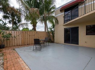 3750 Village Dr UNIT B, Delray Beach, FL 33445