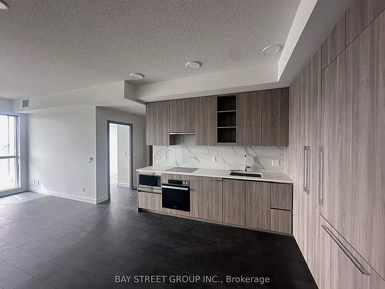 27 McMahon Dr #3206 — Photo 4