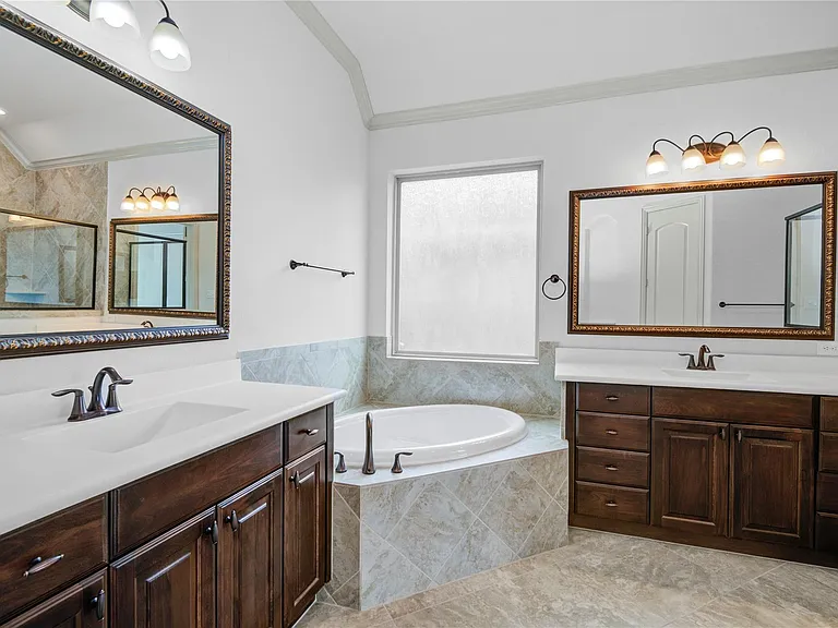1644 Longwood Glen Ln — Photo 38