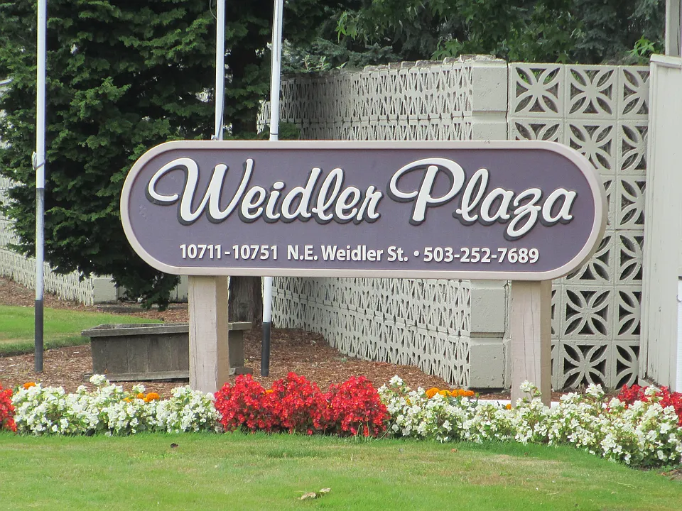 Weidler Plaza