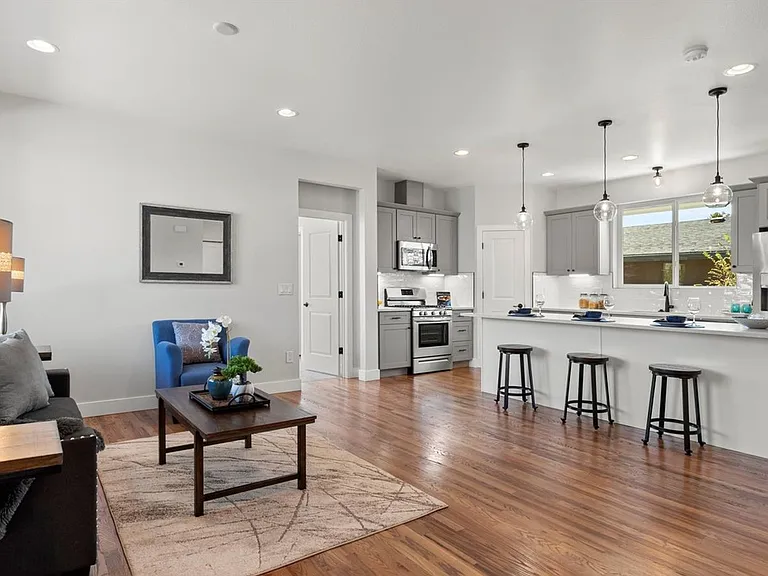 2525 W Wesley Ave — Photo 19