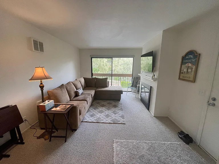 2202 Golden Oaks Ln — Photo 4