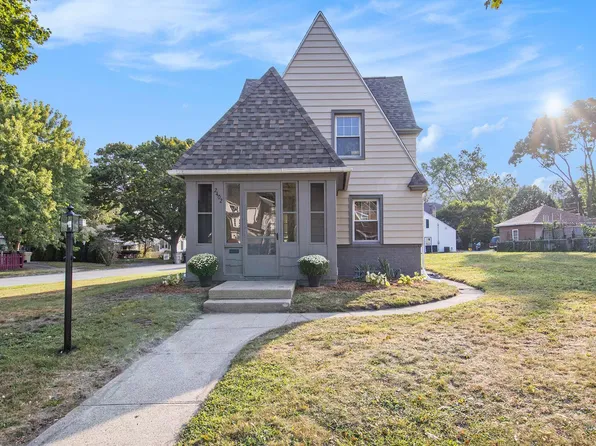 2402 Erskine Blvd, South Bend, IN 46614