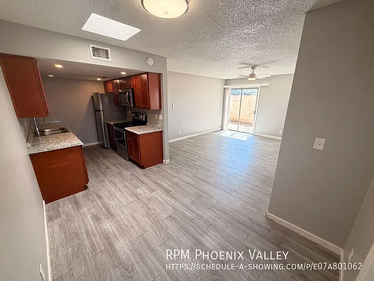 Glendale Groves — Photo 11