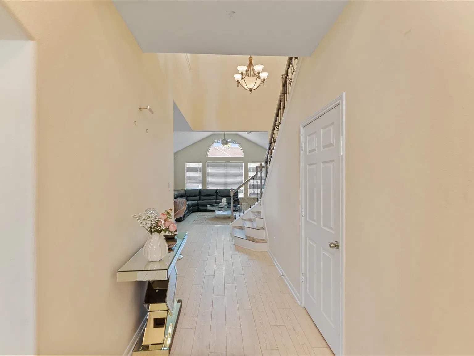 4 bed, 3.5 bath, 2533 sqft, $3,000 — Photo 3