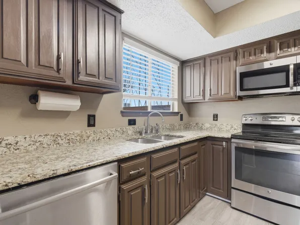 2253 Spicewood Ln, Carrollton, TX 75006