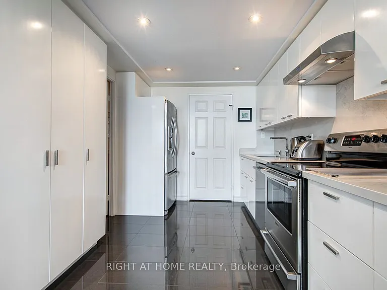 280 Simcoe St #1405 — Photo 14
