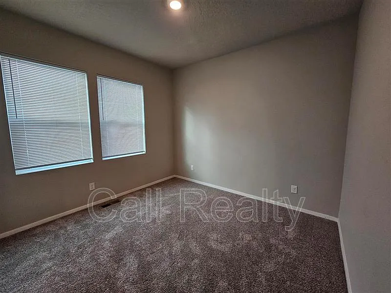 3 bed, 2.0 bath, 1466 sqft, $2,400 — Photo 4