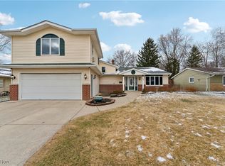 325 Robin Dr, Berea, OH