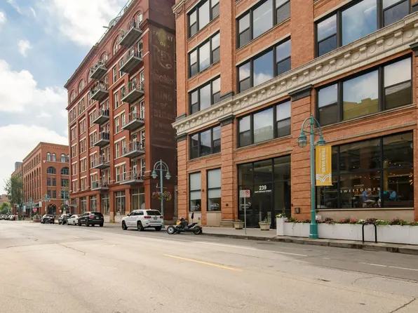 239 E Chicago St APT 307, Milwaukee, WI 53202