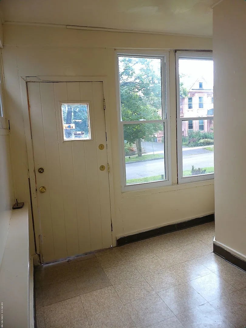 123 Dell Street Apt 1F - Available 7/1/27 - Two level apartment — Photo 4