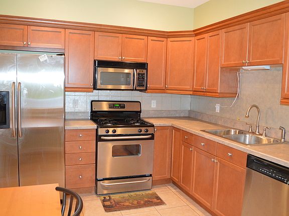 3rd image of 359 Summerhill Dr