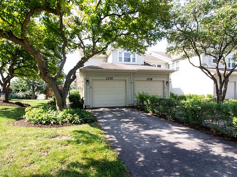 1216 Tennyson Ln #1216 — Photo 1
