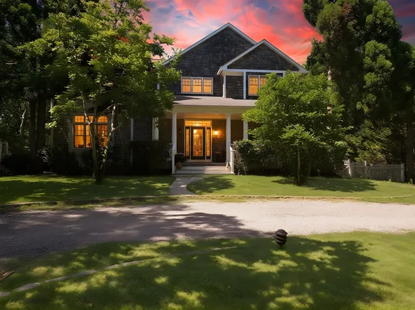 https://photos.zillowstatic.com/fp/9062305e6d817fa0268968b4de0fdb15-p_e.webp