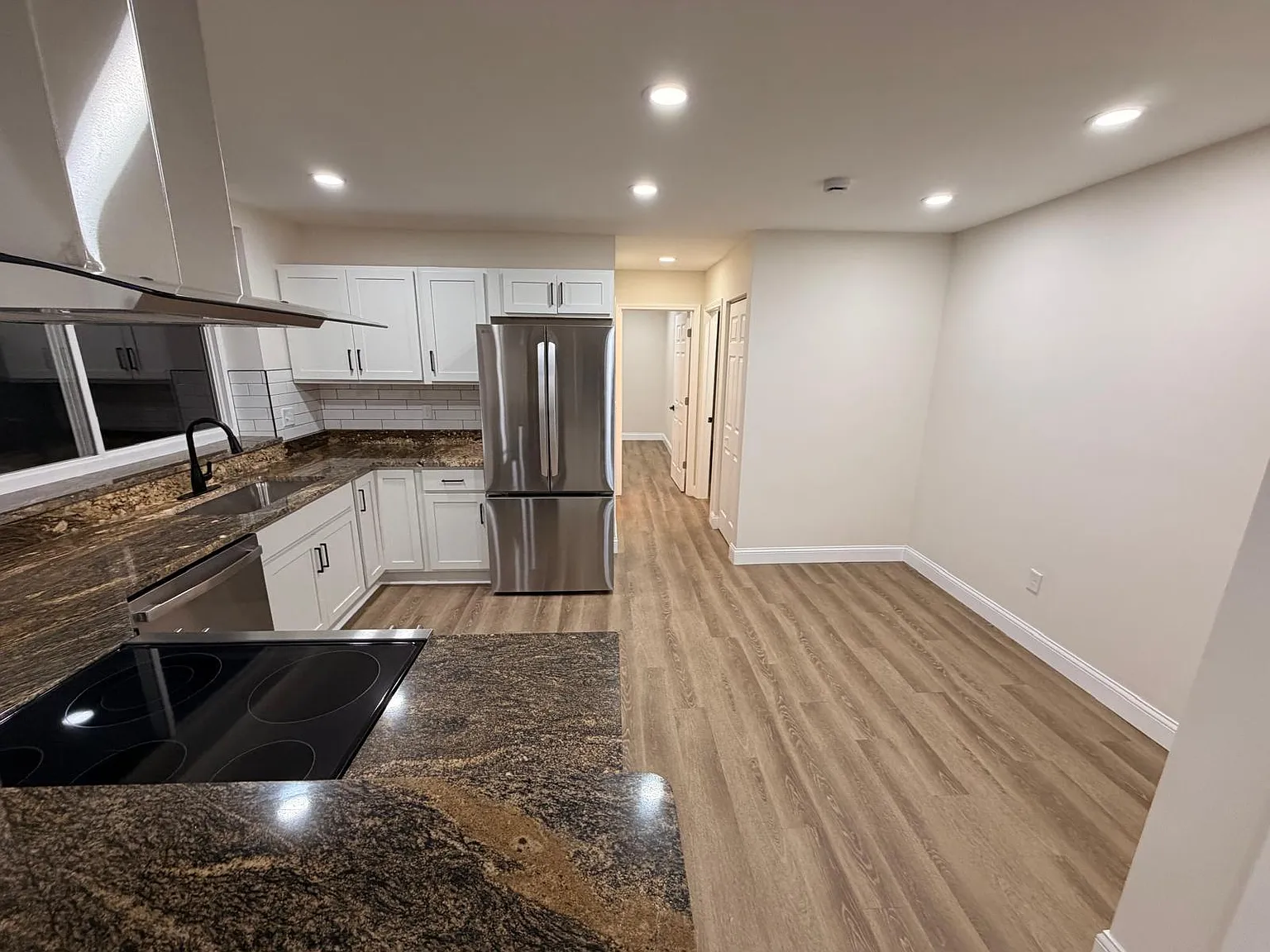 Stunning 2BR/1BA in North Avondale!! — Photo 4