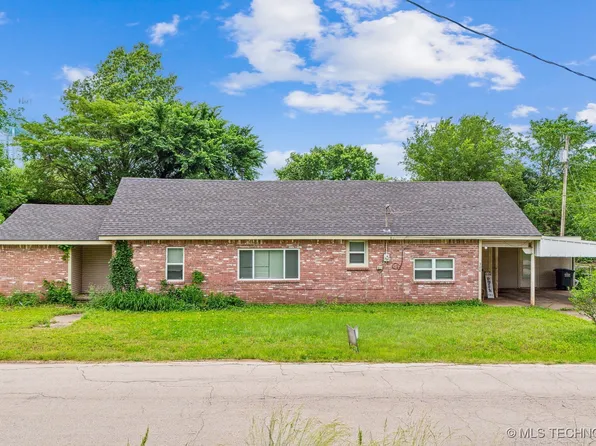 300 W 1st Ave, Bristow, OK 74010