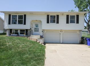 4617 Pine View Dr NE, Cedar Rapids, IA 52402