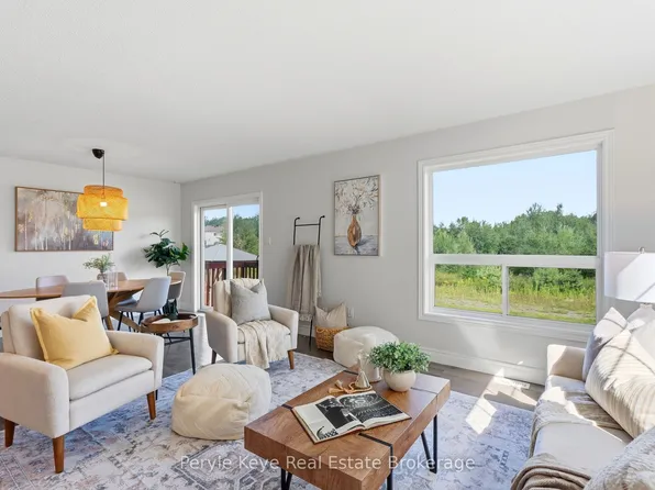 81 Douglas Dr, Bracebridge, ON P1L 0L3