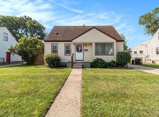 29827 Dover St, Garden City, MI 48135