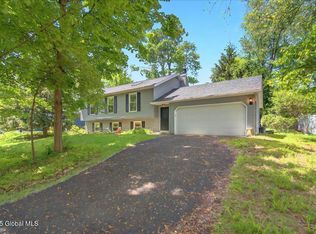 72 Algonquin Rd, Clifton Park, NY 12065