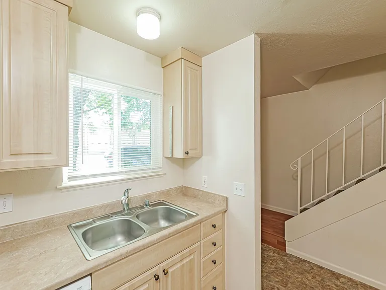48 Lark Center Dr — Photo 4