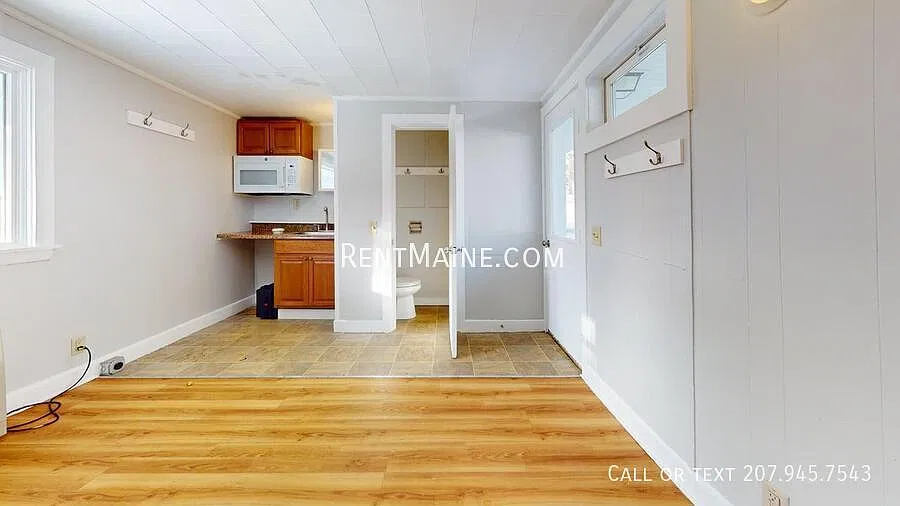 Studio, 204 sqft, $850 — Photo 2