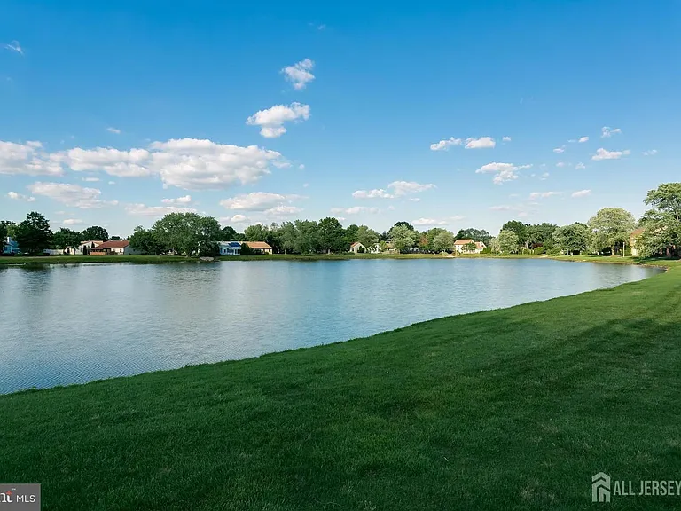 23 W Bluebell Ln #A — Photo 32