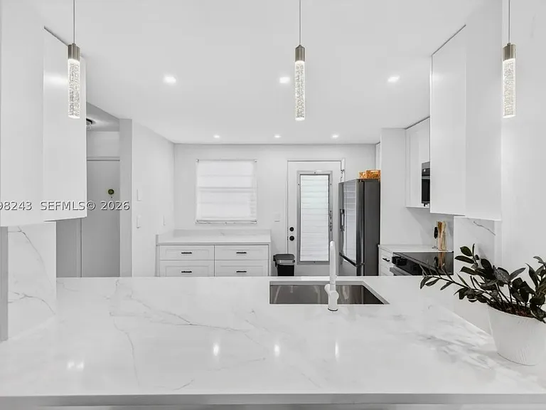 400 NE 12th Ave #303 — Photo 2