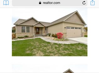 1980 Heritage Farms Dr, Pacific, MO 63069