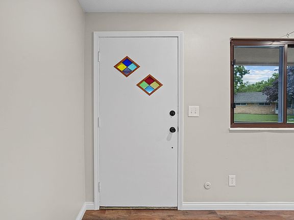 3rd image of 4297 Murdock Ave