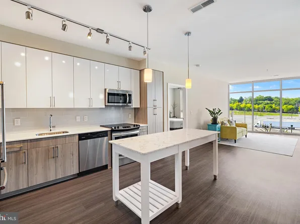 145 Riverhaven Dr #417, National Harbor, MD 20745