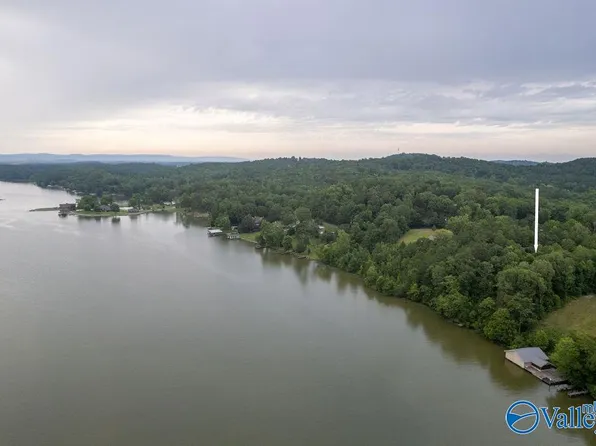 2 E Haven Dr, Gadsden, AL 35905