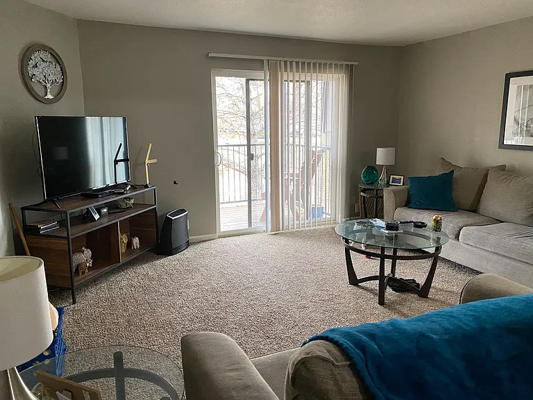 August Place Apartments — Photo 10