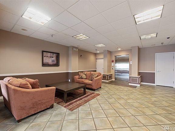 2nd image of 12345 Roosevelt Way NE APT 202