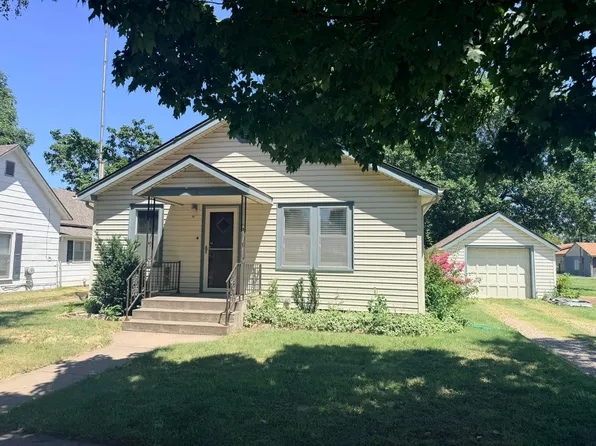 310 3rd St, Claflin, KS 67525