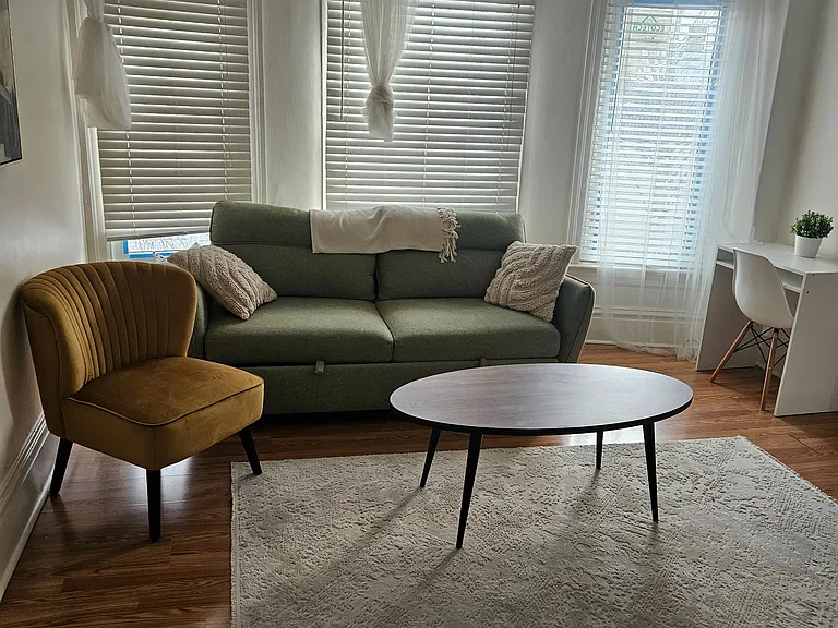 199 Catharine St N #2 — Photo 3