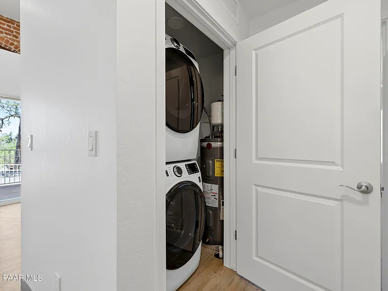 533 W Gurley St #1 — Photo 13