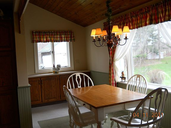 Morning room with vaulted ceiling