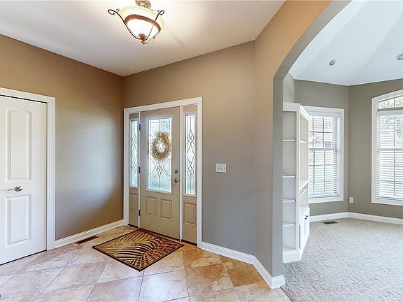 3rd image of 562 Green Valley Dr