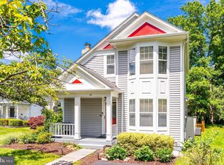 30 Fenton Wood Dr, Sterling, VA 20165