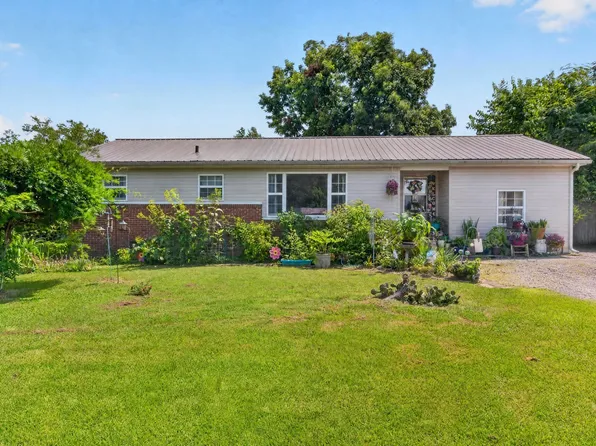 903 Hickory St, Tullahoma, TN 37388