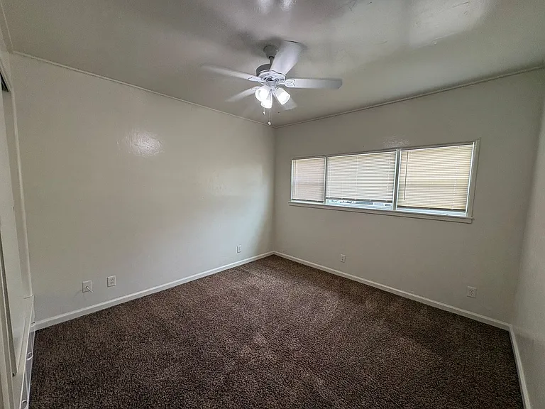 315 W Kaweah Ave — Photo 17