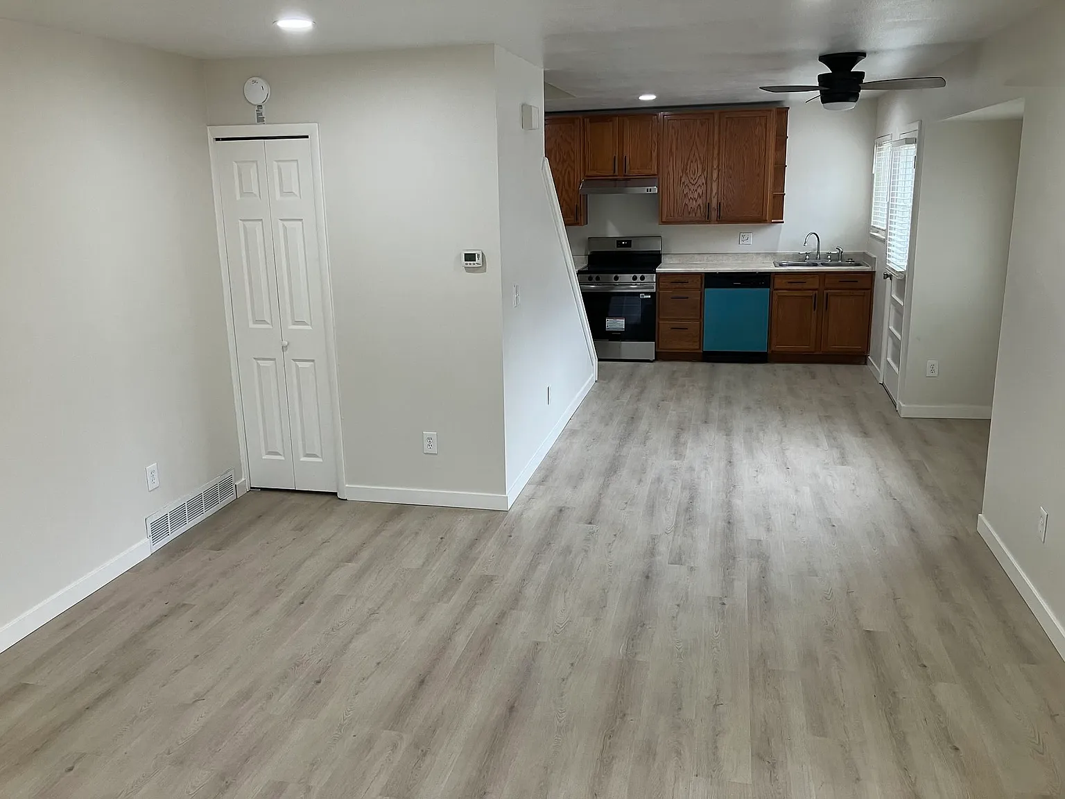 2 bed, 1.5 bath, 900 sqft, $2,400 — Photo 4