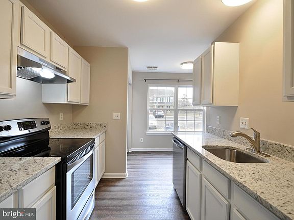 4th image of 9920 Matti Hill Ct