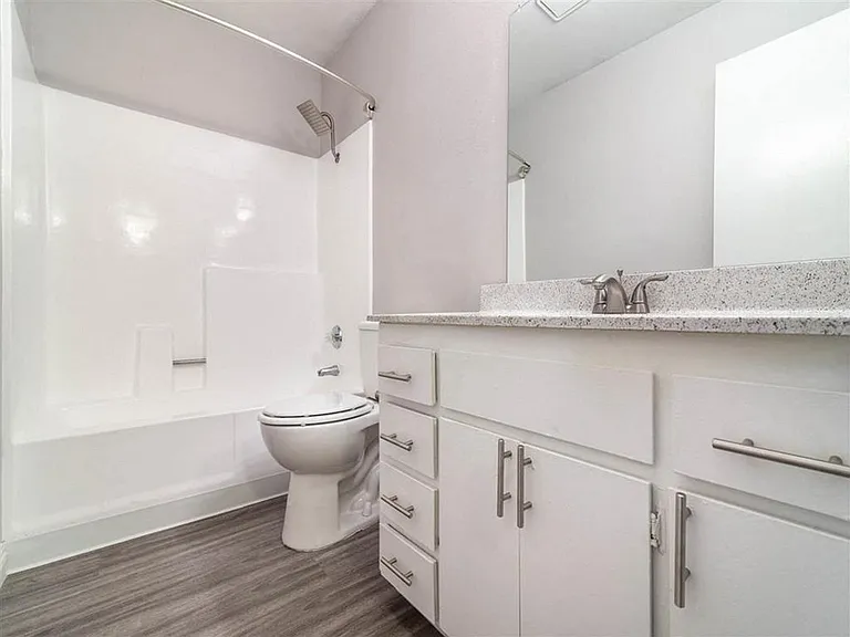 Park Heights Apartments — Photo 13
