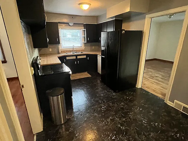 3 bed, 1.5 bath, 1200 sqft, $1,350 — Photo 2