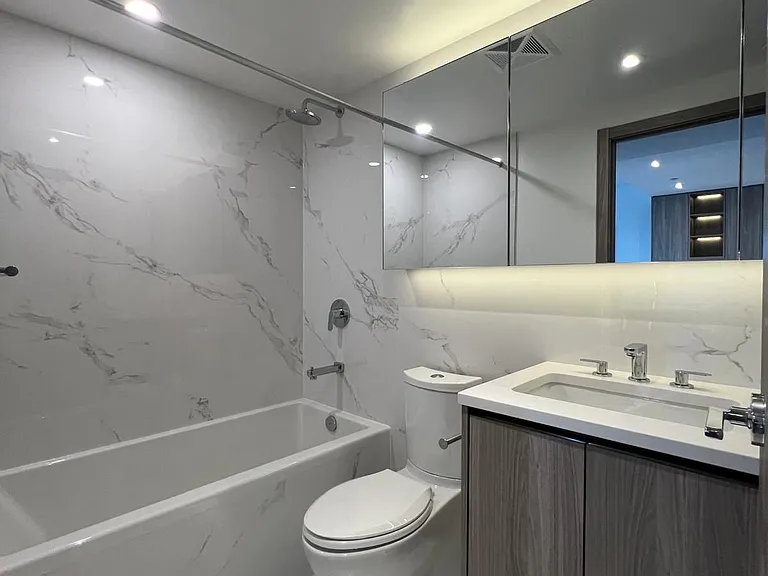 27 McMahon Dr #2302 — Photo 10