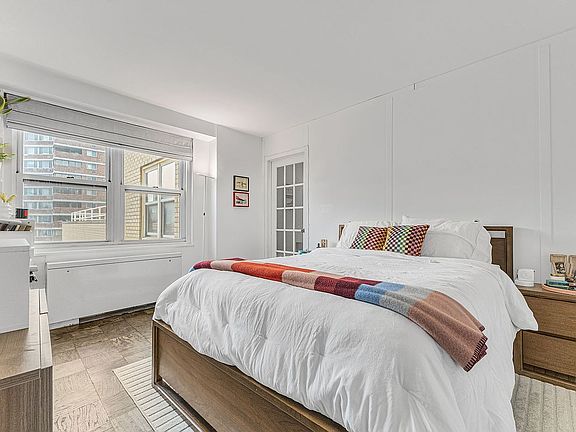 4th image of 305 E 24th St APT 15L